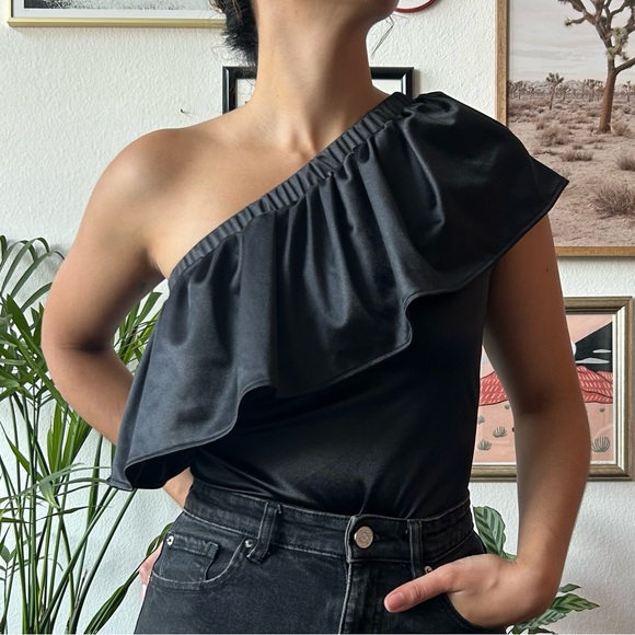 Black Express one shoulder ruffle bodysuit - Picture 1 of 3
